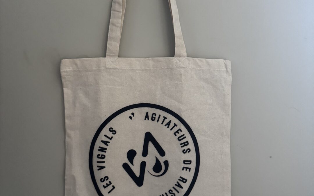 TOTE BAG « Les Vignals – Agitateurs de raisins »
